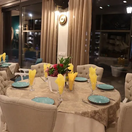 Ξενοδοχείο με διαμερίσματα Rose Gardens 4*