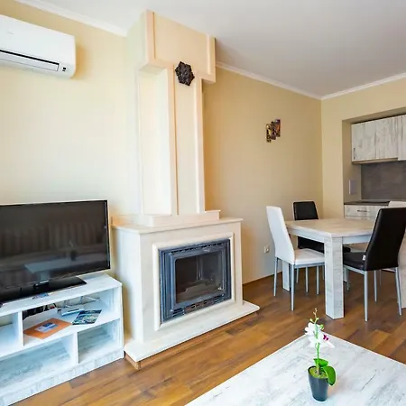 Ξενοδοχείο με διαμερίσματα Rose Gardens Πομόριε