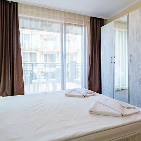 Rose Gardens Ξενοδοχείο με διαμερίσματα 4*