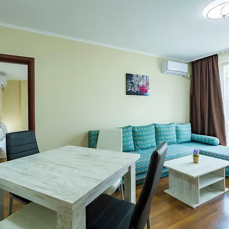 Rose Gardens Апарт-отель Поморие