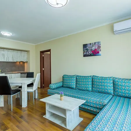 Апарт-отель Rose Gardens 4*