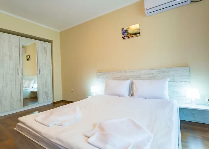 Rose Gardens Apart Otel 4*