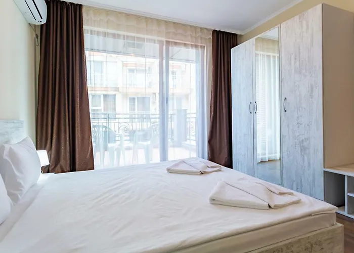 Rose Gardens Apart Otel 4*