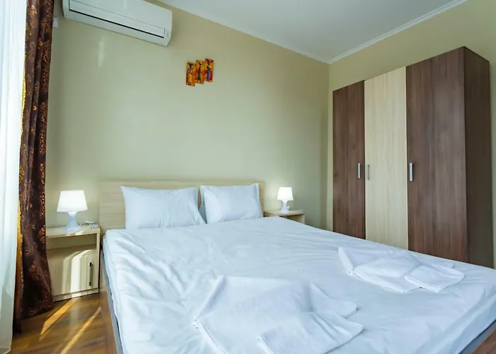 Rose Gardens Apart Otel Ahyolu